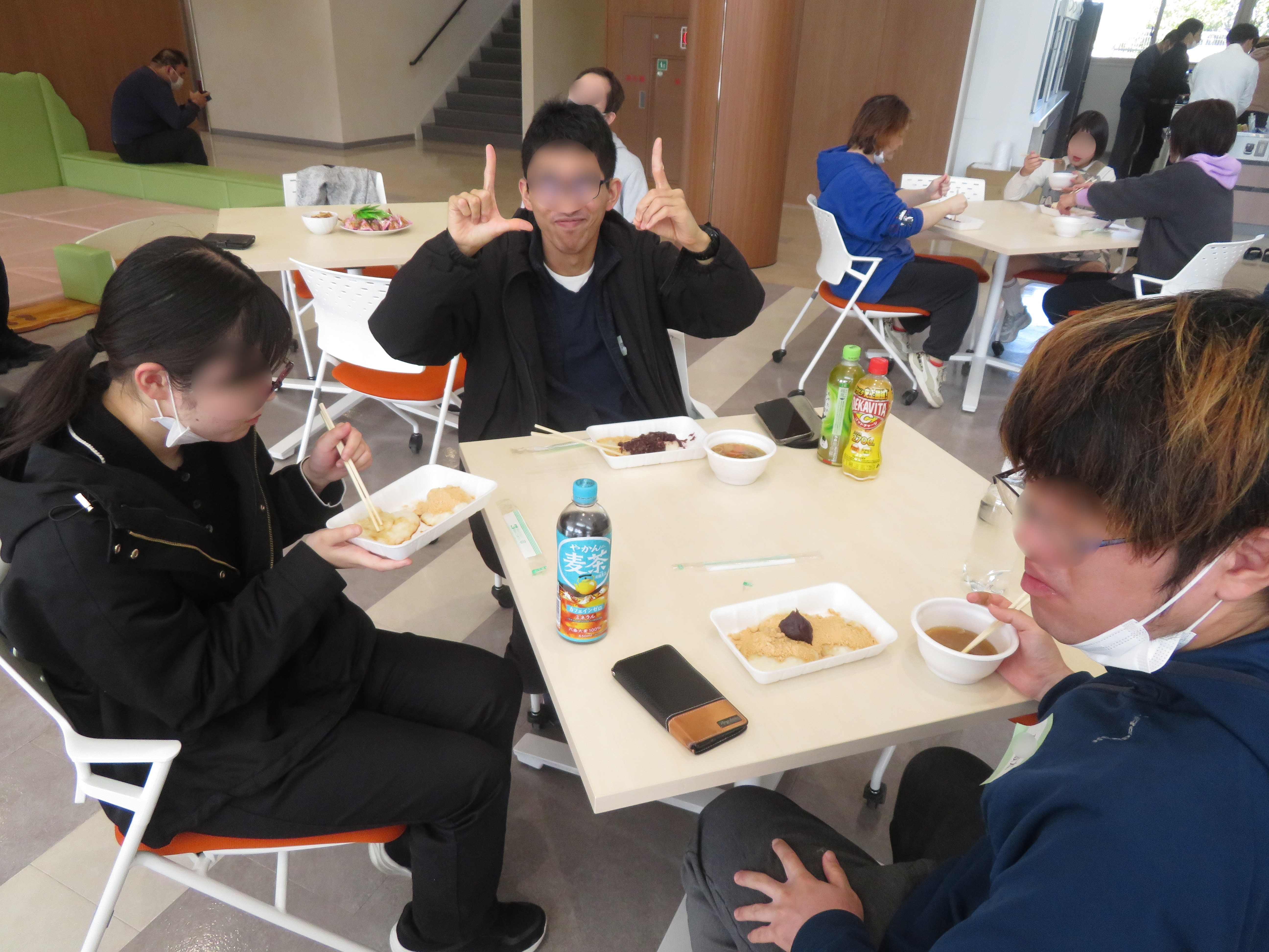 もちを食べてる様子